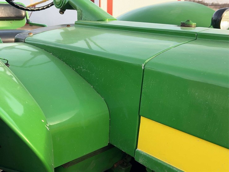 john-deere-820-image-37