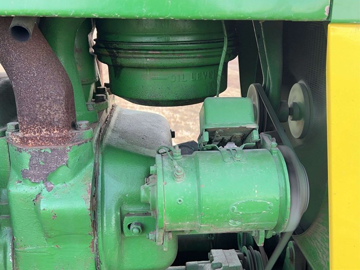 john-deere-820-image-27