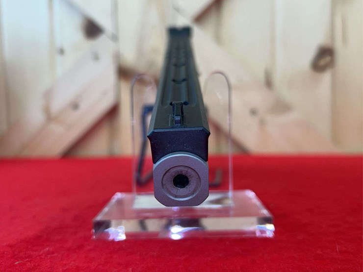 smith-&-wesson-model-22s-semi-auto-pistol-.22-lr-image-5