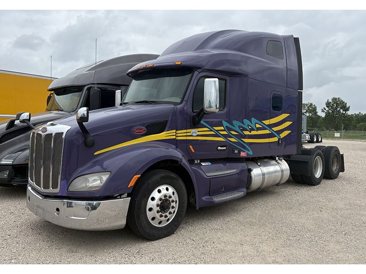 2020-peterbilt-579-image-1