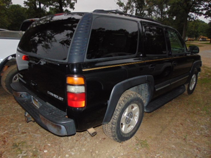 2004-chevrolet-tahoe-image-2