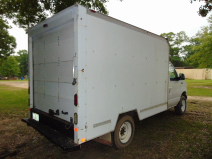 2005-ford-e350-image-4