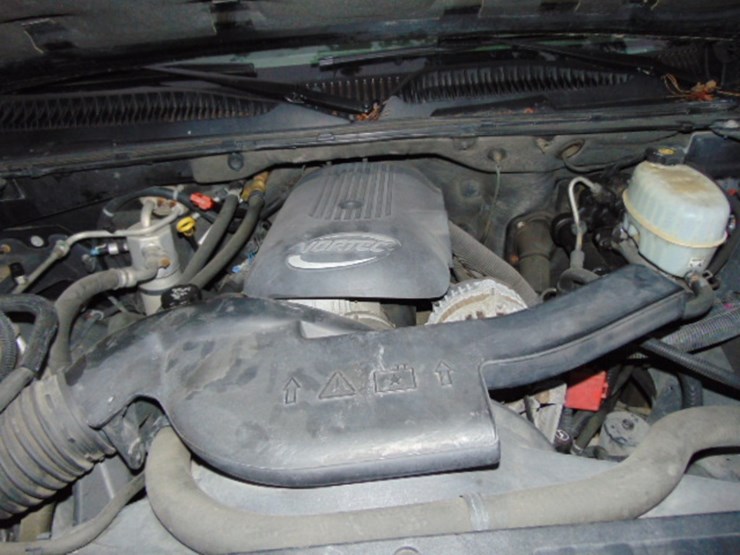 2004-chevrolet-tahoe-image-8