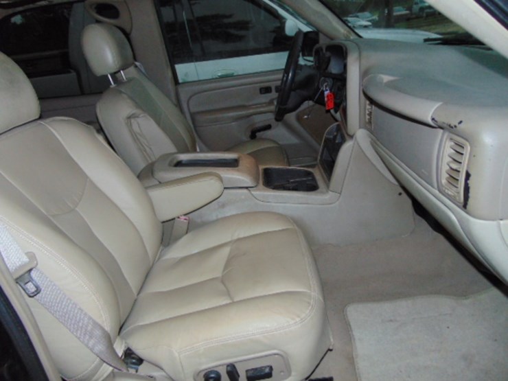 2004-chevrolet-tahoe-image-4