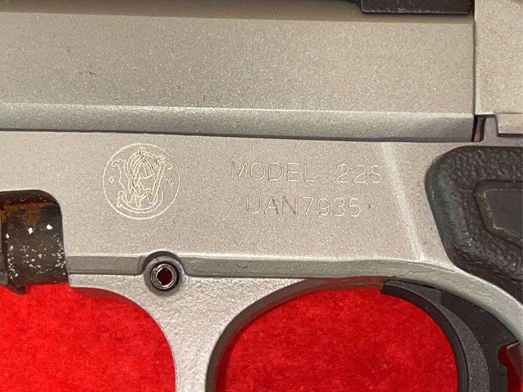 smith-&-wesson-model-22s-semi-auto-pistol-.22-lr-image-18