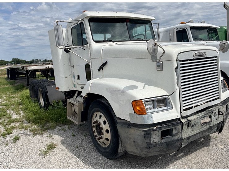 1998-freightliner-fld112-image-1