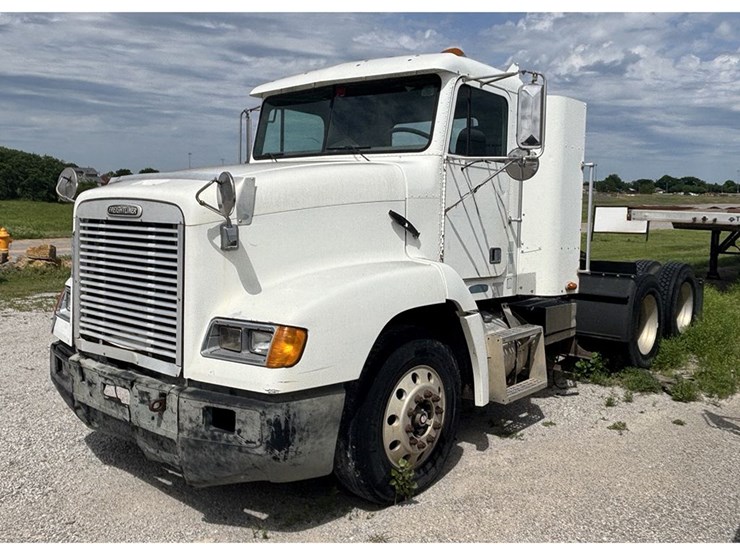 1998-freightliner-fld112-image-2