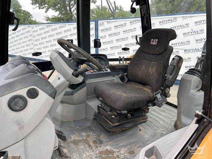 2013-caterpillar-420f-image-12