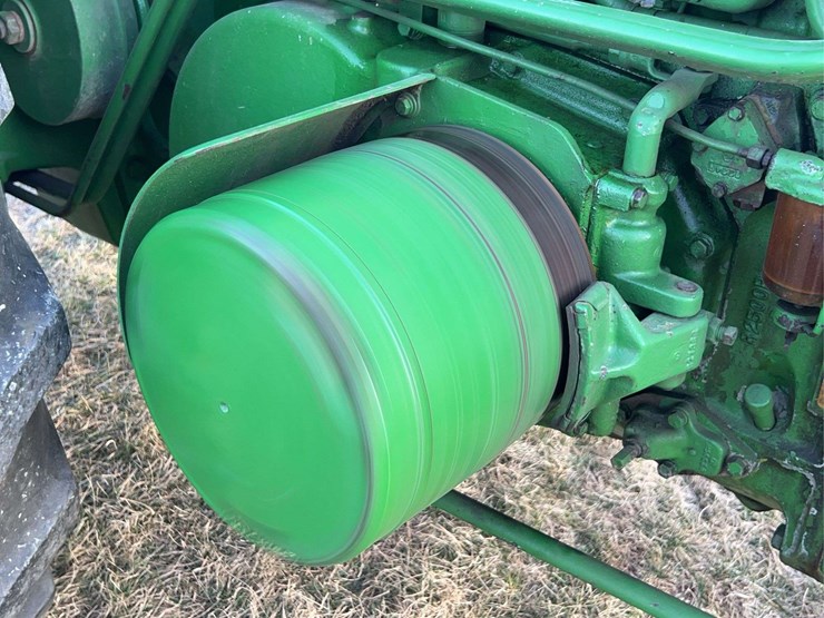 john-deere-820-image-32