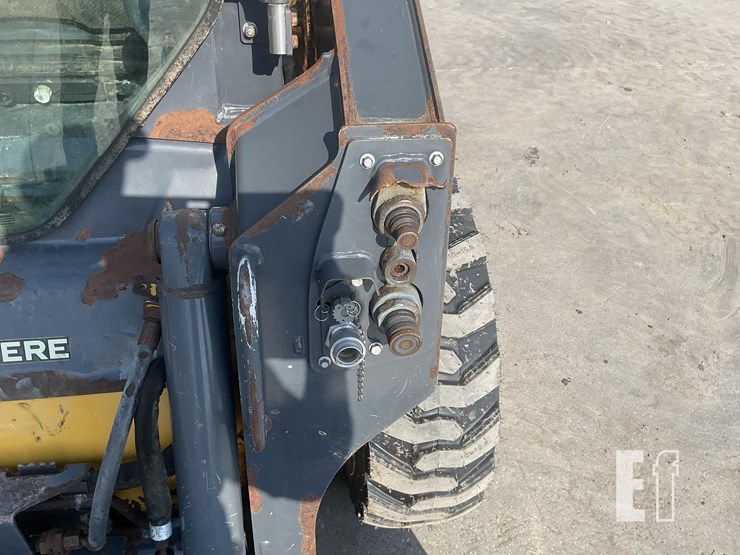 2021-deere-318g-image-11