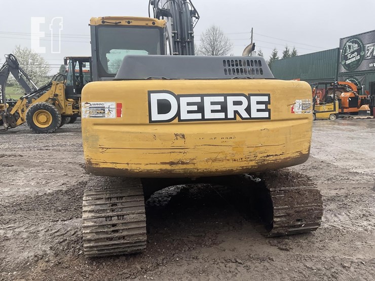 2011-deere-120d-image-3