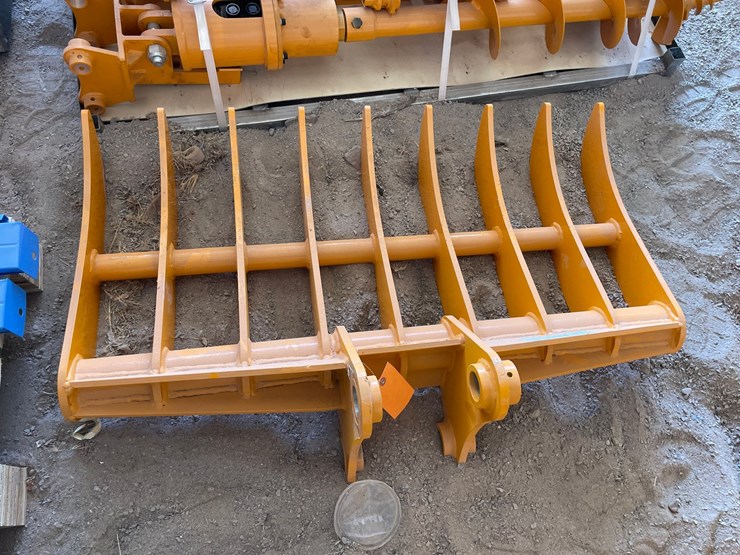 2026-caterpillar-305-image-3