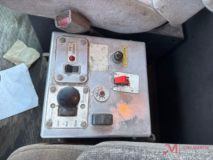 2013-kenworth-t800-image-26