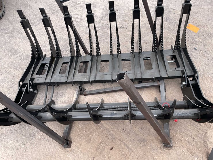 #3119-•-unused-2026-skid-steer-curved-log-grabber-image-9