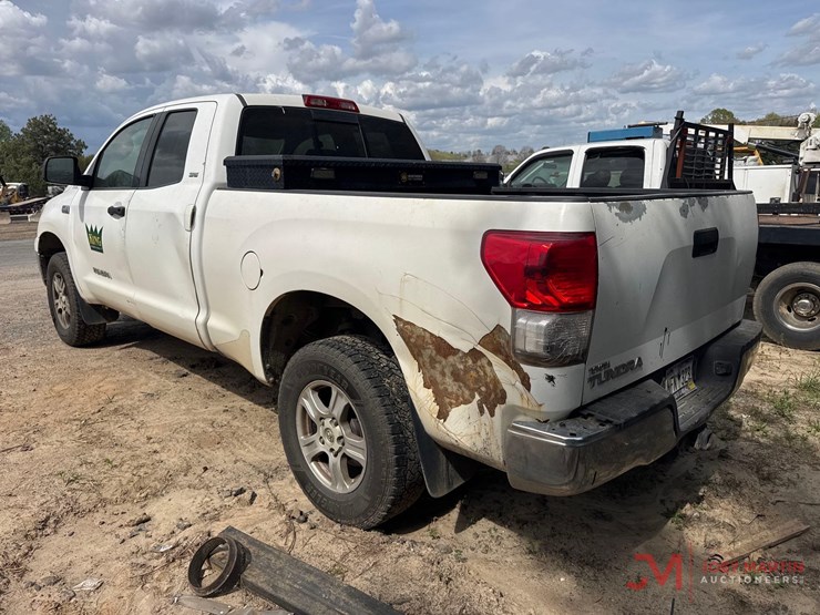 2010-toyota-tundra-sr5-image-3