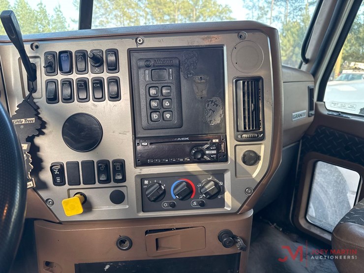 2016-mack-gu713-grantie-tri-axle-dump-truck,-image-24