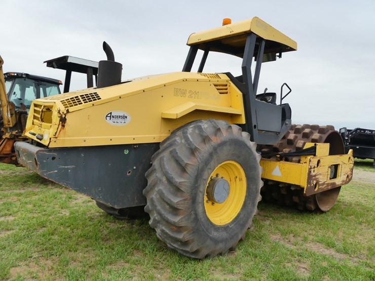 2012-bomag-bw211-image-4