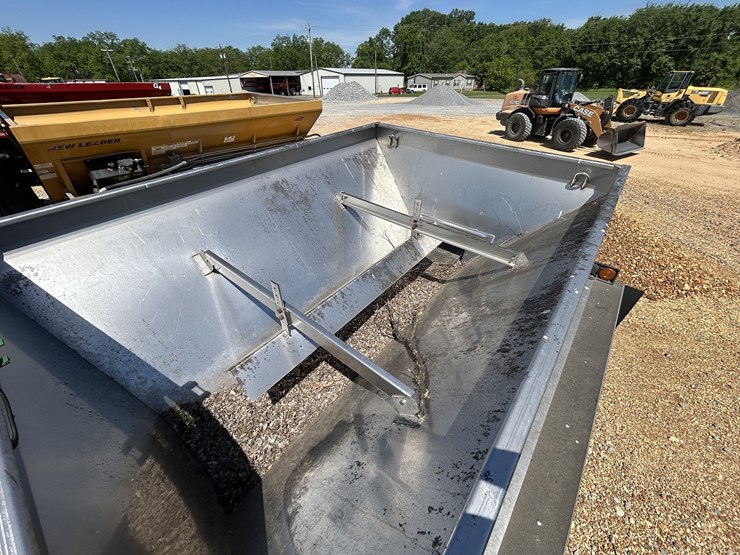 chevy-top-kick-spreader-truck-image-28