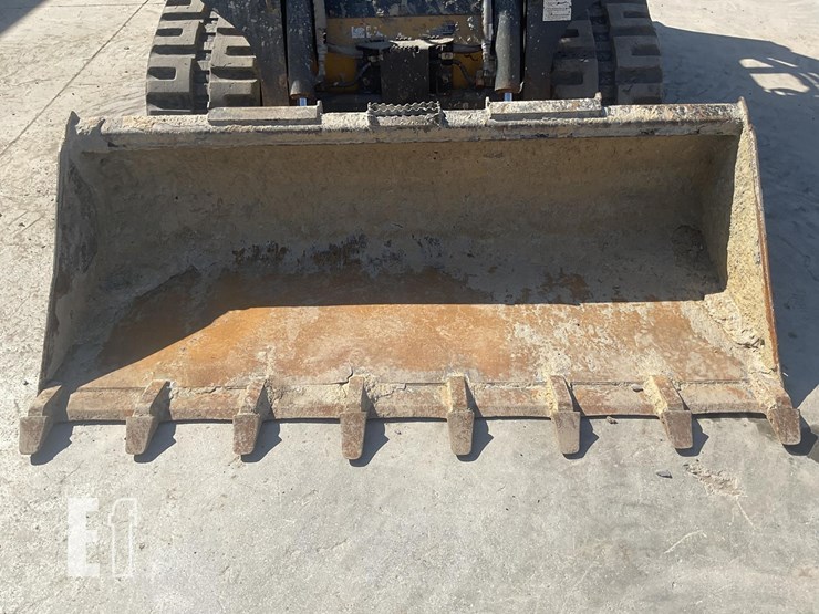 2023-deere-317g-image-11
