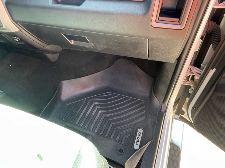 2016-dodge-2500-image-76