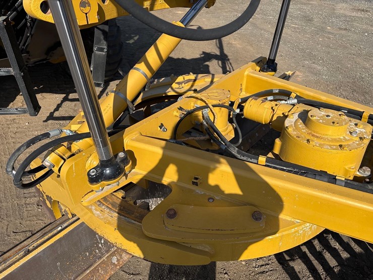 2019-caterpillar-120-image-8
