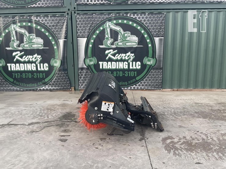 2021-bobcat-84-angle-broom-image-1