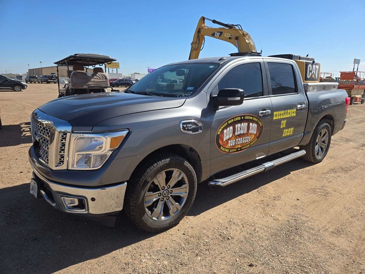 2017-nissan-titan-image-1