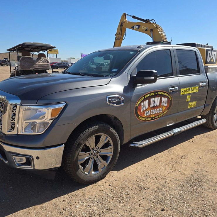 2017 NISSAN TITAN