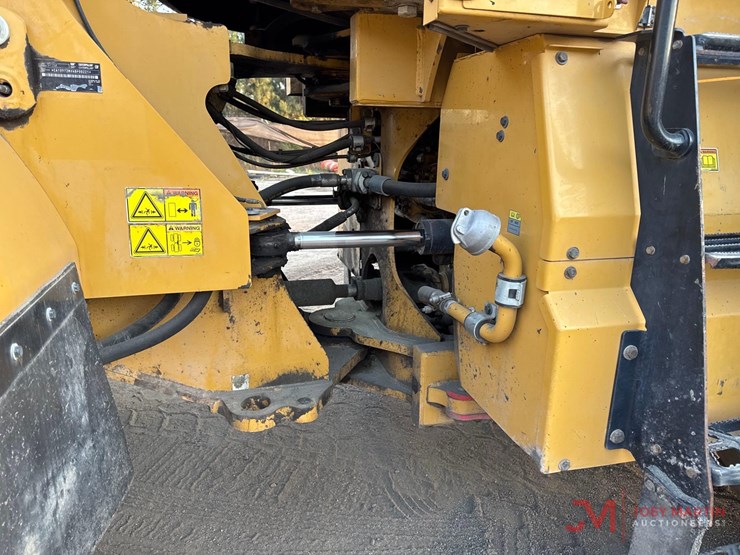 2015-caterpillar-972k-image-10