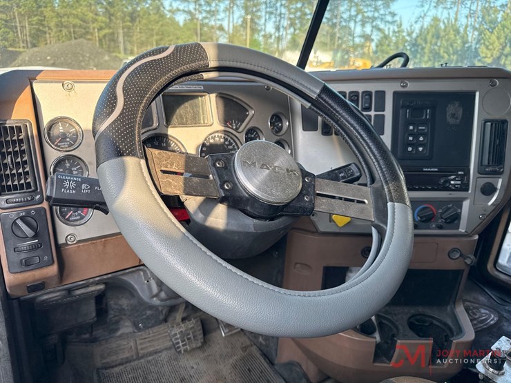 2017-mack-gu713-grantie-tri-axle-dump-truck-image-23