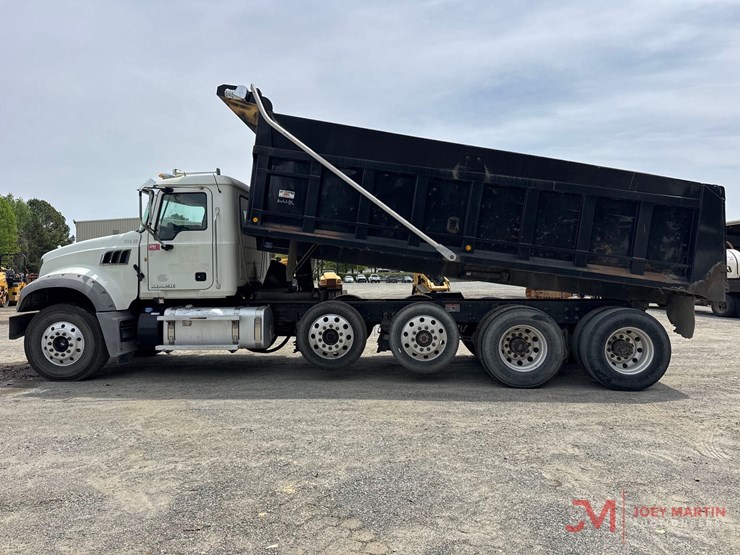 2014-mack-granite-gu713-image-5