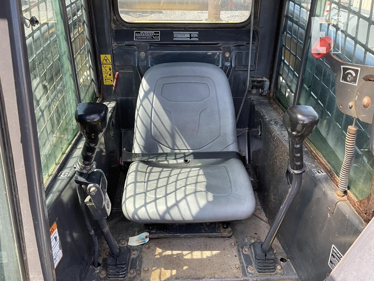 2004-new-holland-ls190b-image-12