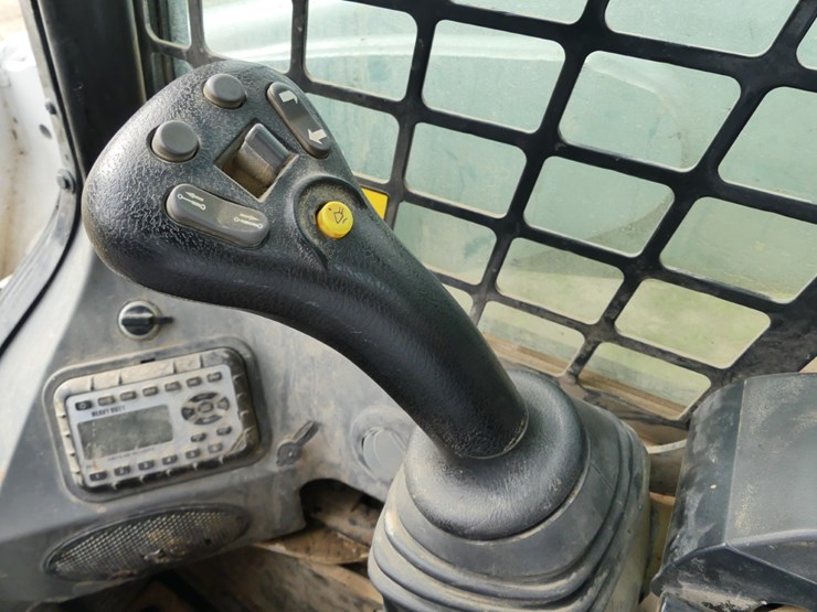 2023-bobcat-t770-image-13