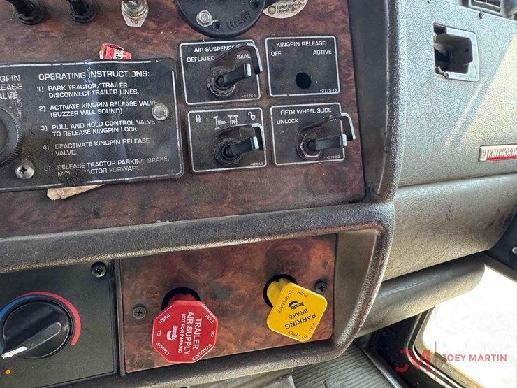 2002-kenworth-w900-image-11