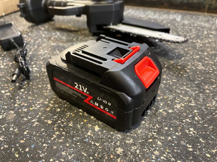 #2528-•-21-volt-mini-cordless-chainsaw-kit-in-carrying-case-(pr13)-image-6