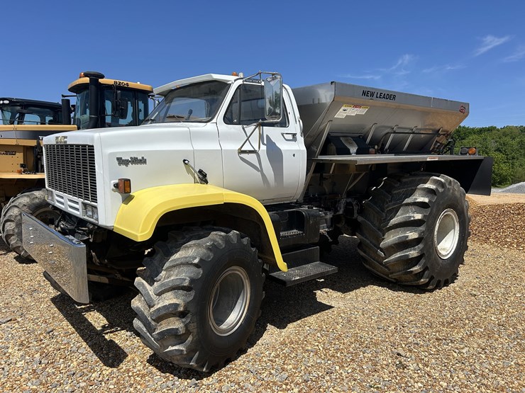 chevy-top-kick-spreader-truck-image-1