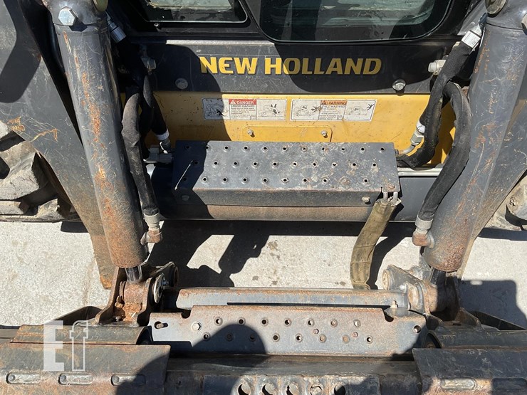 2016-new-holland-l220-image-10