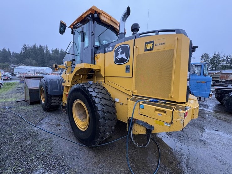 2021-deere-624l-image-2