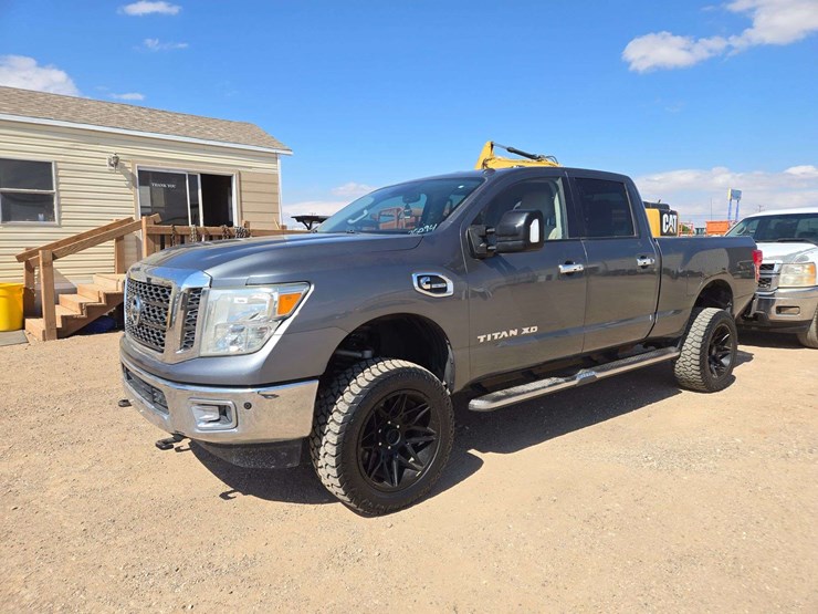 2017-nissan-titan-image-1