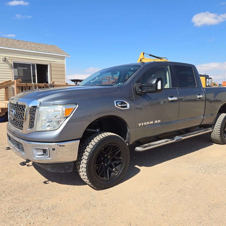 2017 NISSAN TITAN