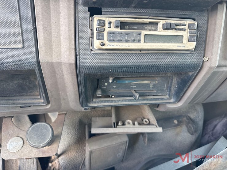 1995-ford-f800-image-25