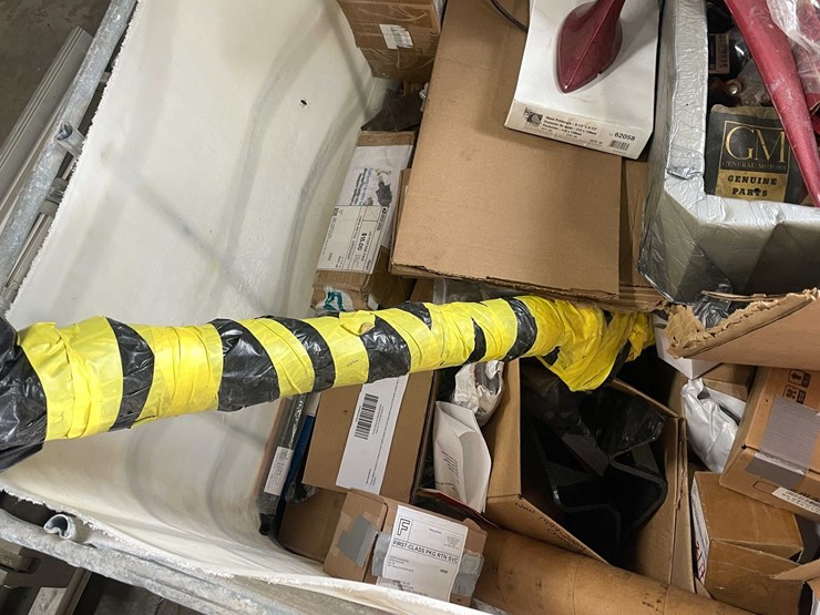 #2543-•-tote-of-car-parts-(g)-image-4