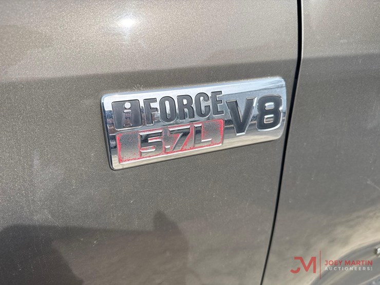 2011-toyota-tundra-sr5-image-11