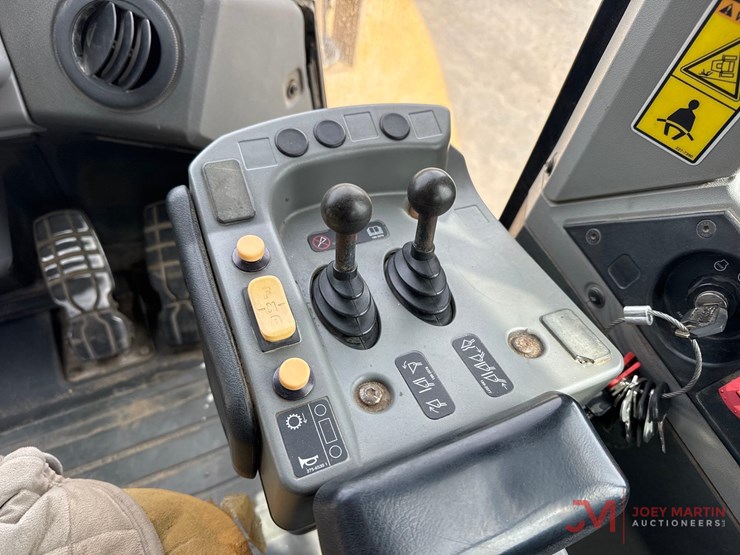 2013-caterpillar-950k-image-33