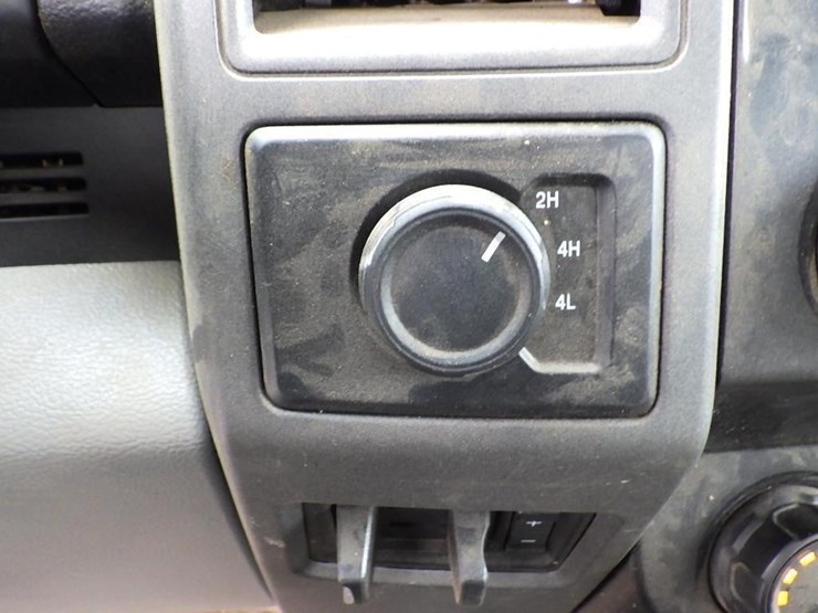 2022-ford-f550-image-43