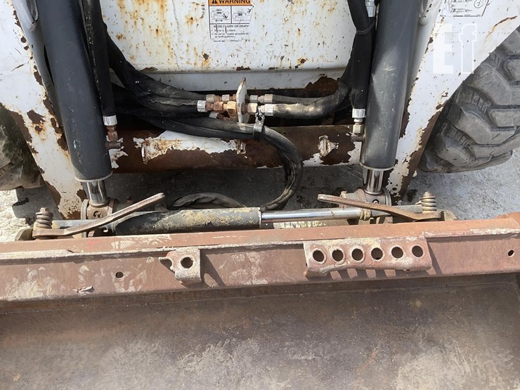 2015-bobcat-s570-image-10