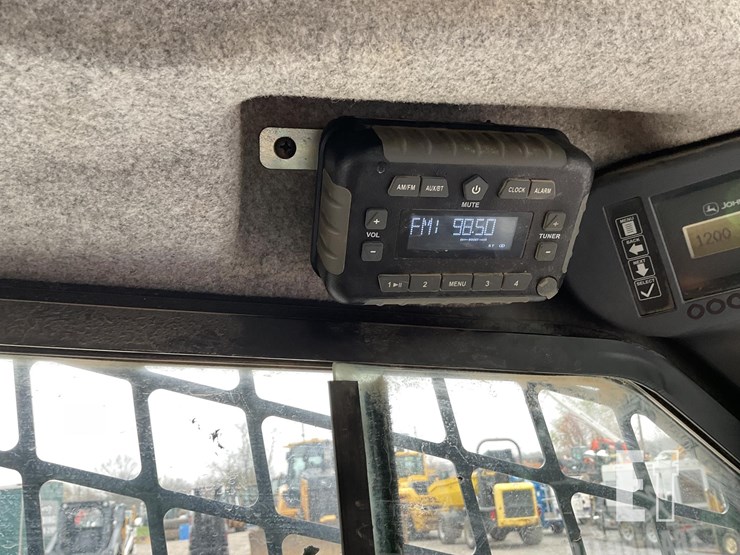 2022-deere-325g-image-16