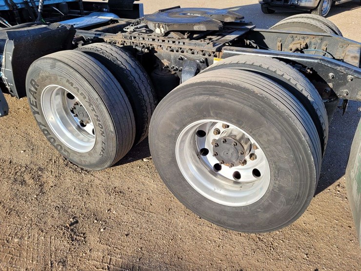 2014-freightliner-cascadia-125-image-21