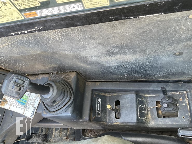 2013-caterpillar-tl943c-image-10