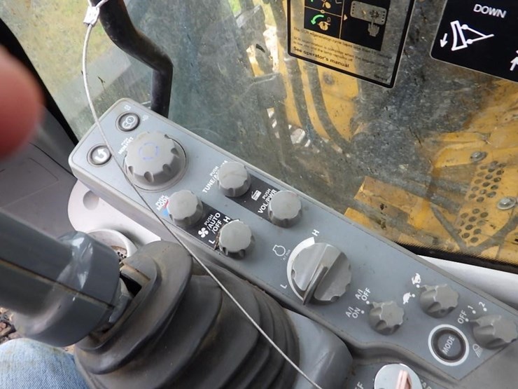 deere-135g-image-41